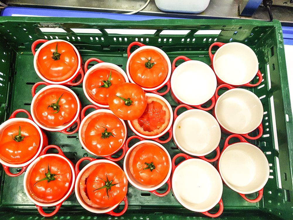 Schmor-Tomaten mit Risotto, Kalbszunge und Artischocke