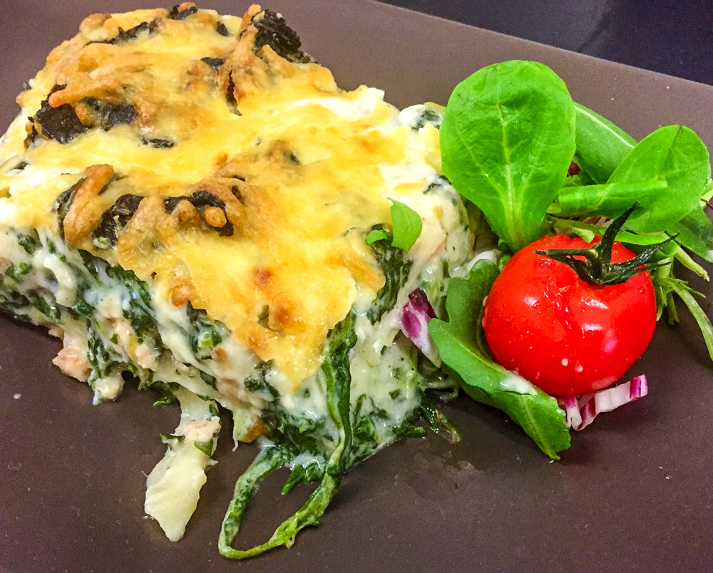 Lachs-Lasagne mit Spinat und Bechamelsauce